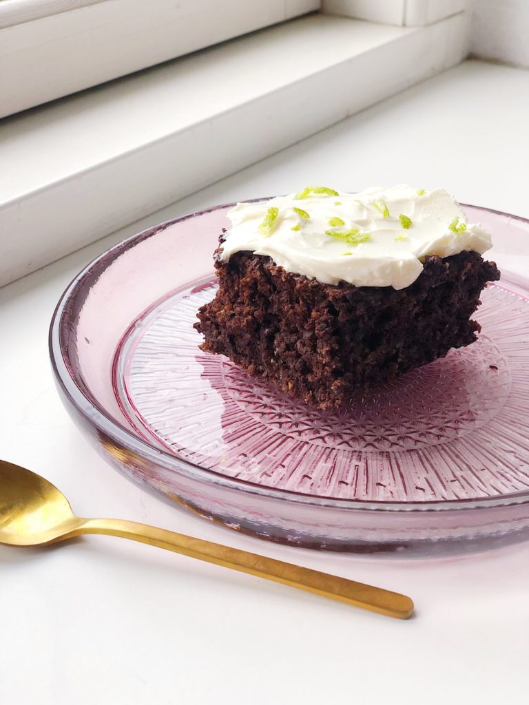 glutenfri chokoladekage med aubergine