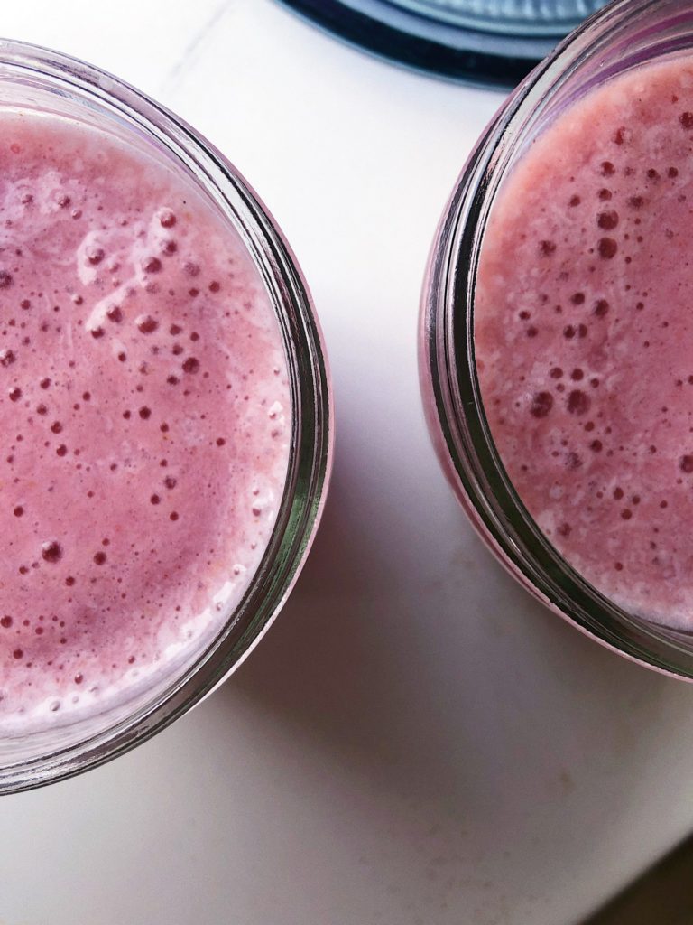 sukkerfri jordbærmilkshake af 3 ingredienser